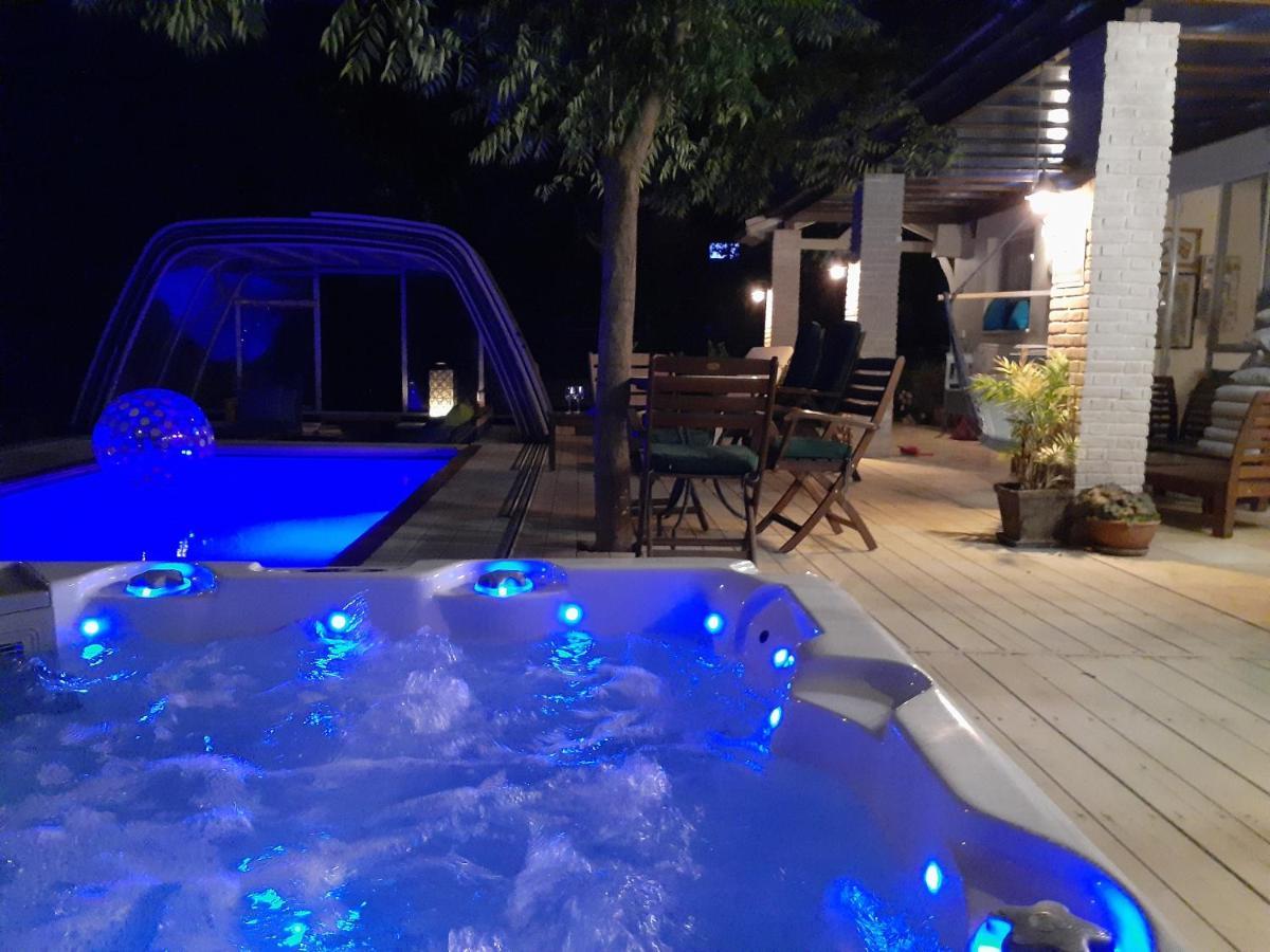 Naomi'S Villa Ros Pinna Kültér fotó